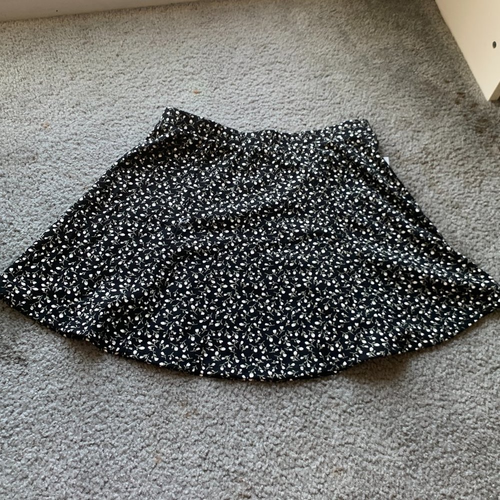 🌟NWT forever 21 floral skate skirt🌟